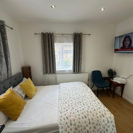 Luxury Ensuite 2Nd Studio Flat With Great Views In Keedonwood Road With Fully Own Bathroom Newly Added And Private Kitchenette Μπρόμλεϊ Εξωτερικό φωτογραφία