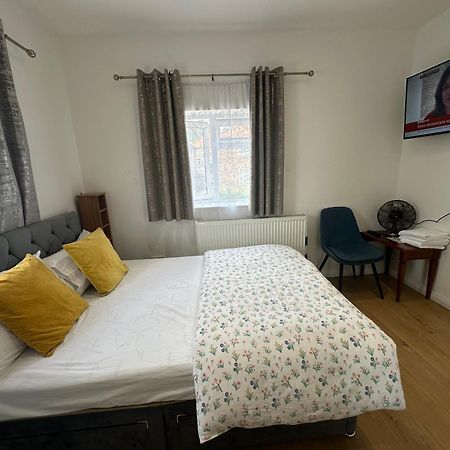 Luxury Ensuite 2Nd Studio Flat With Great Views In Keedonwood Road With Fully Own Bathroom Newly Added And Private Kitchenette Μπρόμλεϊ Εξωτερικό φωτογραφία