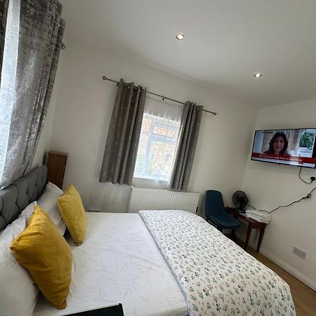 Luxury Ensuite 2Nd Studio Flat With Great Views In Keedonwood Road With Fully Own Bathroom Newly Added And Private Kitchenette Μπρόμλεϊ Εξωτερικό φωτογραφία