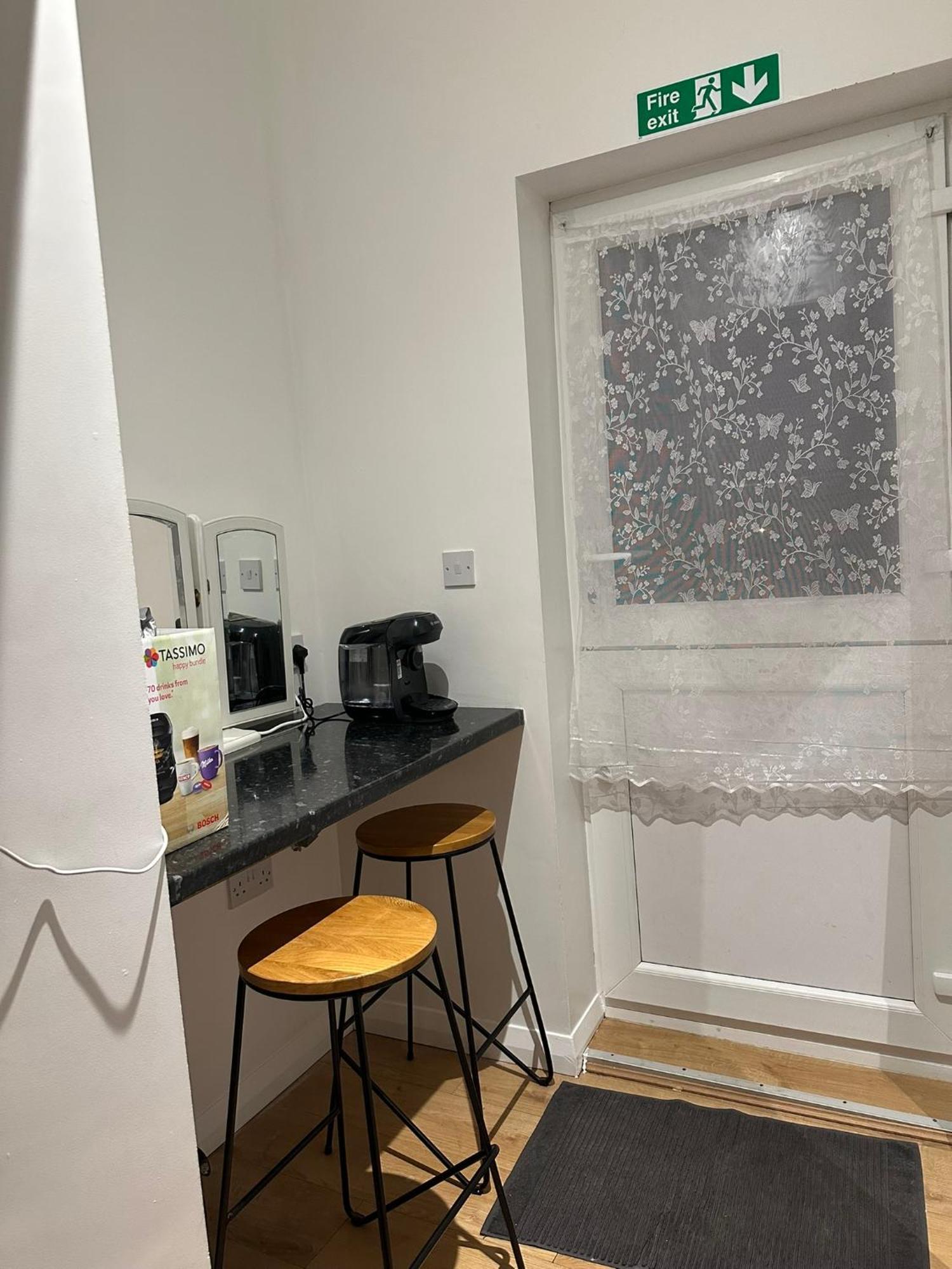 Luxury Ensuite 2Nd Studio Flat With Great Views In Keedonwood Road With Fully Own Bathroom Newly Added And Private Kitchenette Μπρόμλεϊ Εξωτερικό φωτογραφία