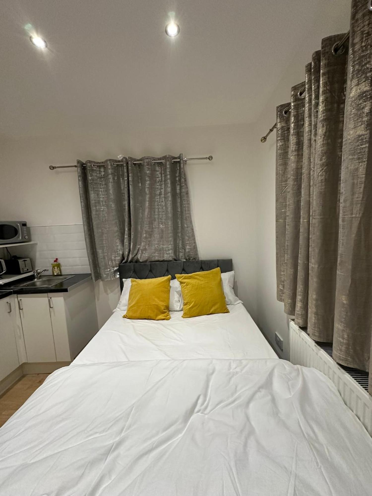 Luxury Ensuite 2Nd Studio Flat With Great Views In Keedonwood Road With Fully Own Bathroom Newly Added And Private Kitchenette Μπρόμλεϊ Εξωτερικό φωτογραφία