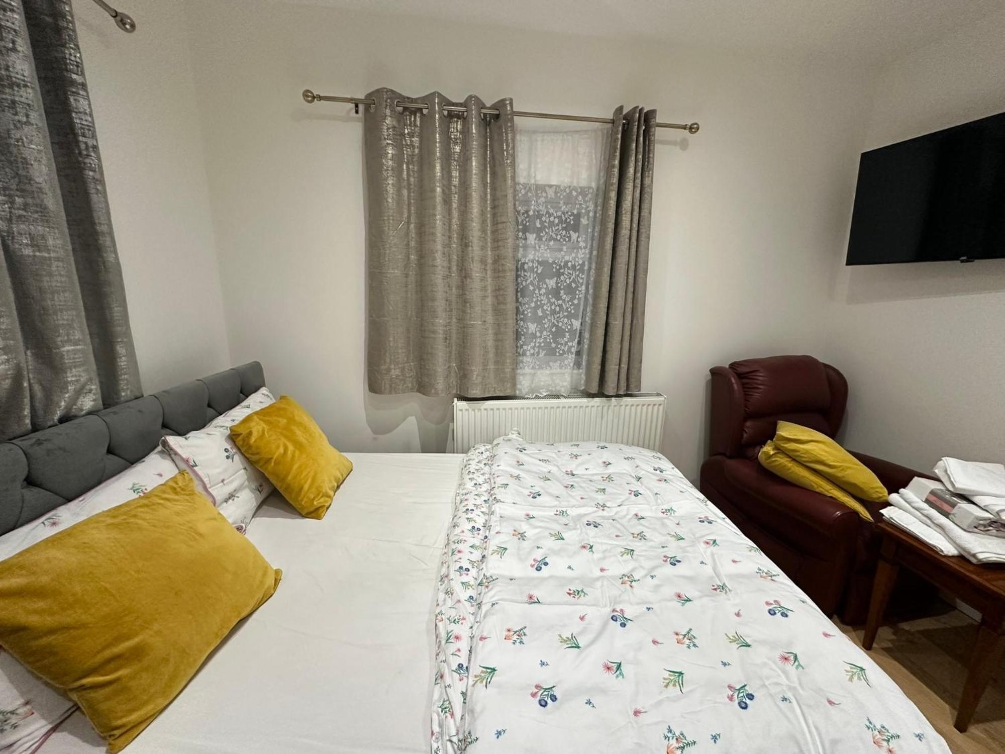 Luxury Ensuite 2Nd Studio Flat With Great Views In Keedonwood Road With Fully Own Bathroom Newly Added And Private Kitchenette Μπρόμλεϊ Εξωτερικό φωτογραφία
