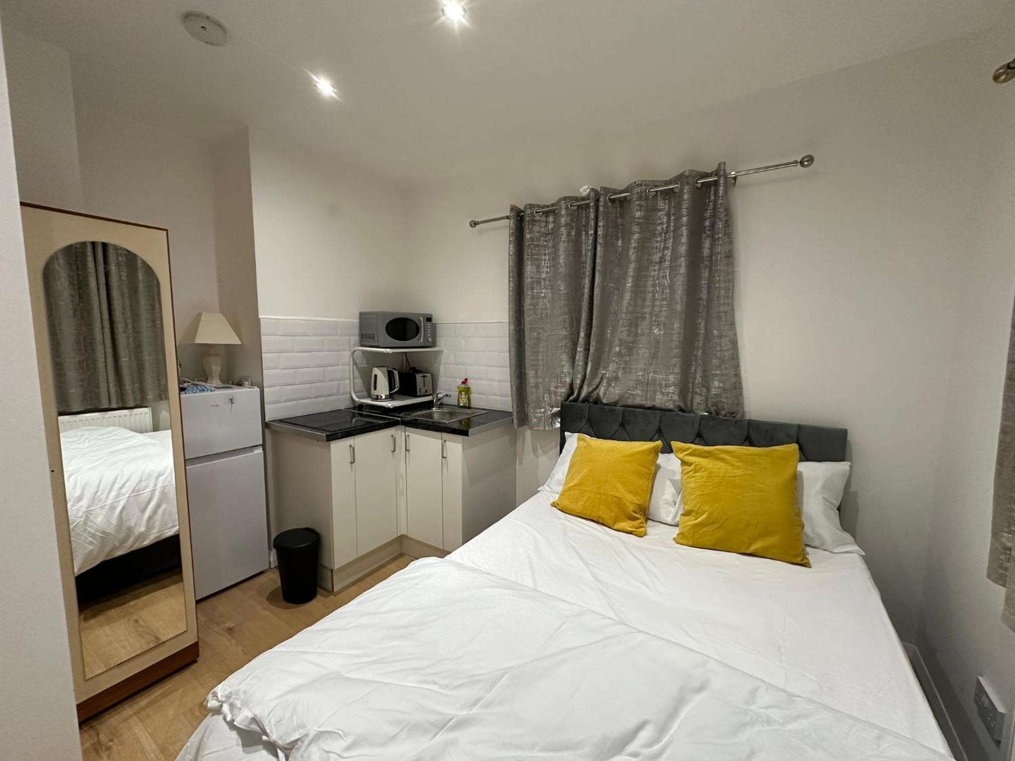 Luxury Ensuite 2Nd Studio Flat With Great Views In Keedonwood Road With Fully Own Bathroom Newly Added And Private Kitchenette Μπρόμλεϊ Εξωτερικό φωτογραφία