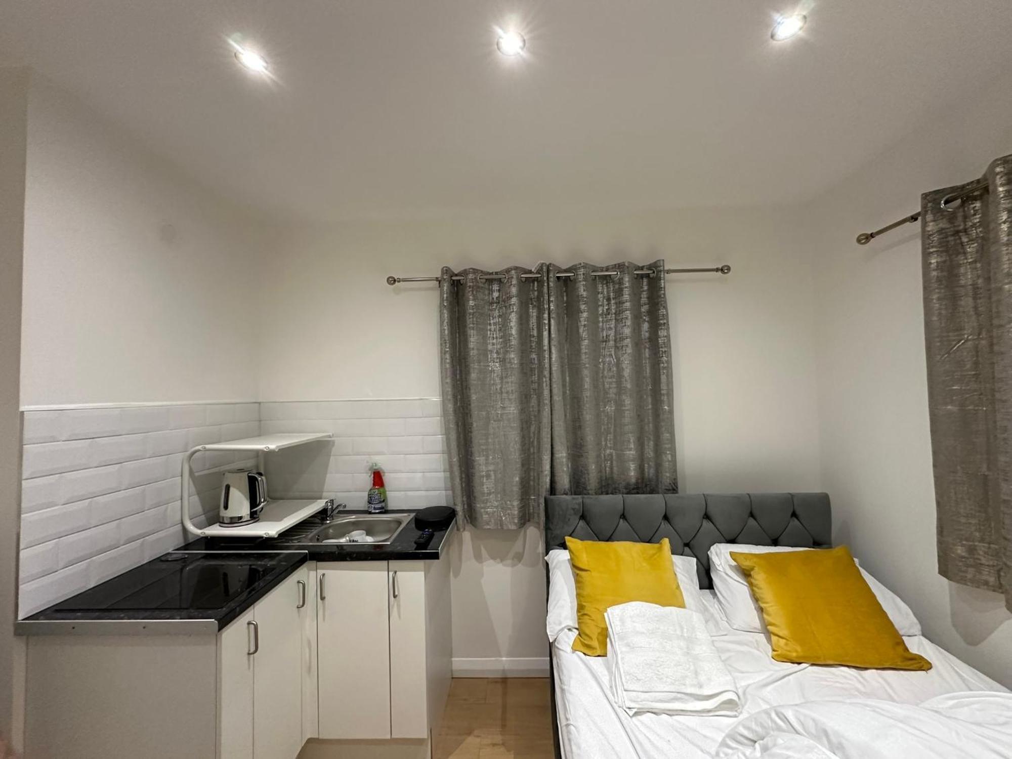 Luxury Ensuite 2Nd Studio Flat With Great Views In Keedonwood Road With Fully Own Bathroom Newly Added And Private Kitchenette Μπρόμλεϊ Εξωτερικό φωτογραφία