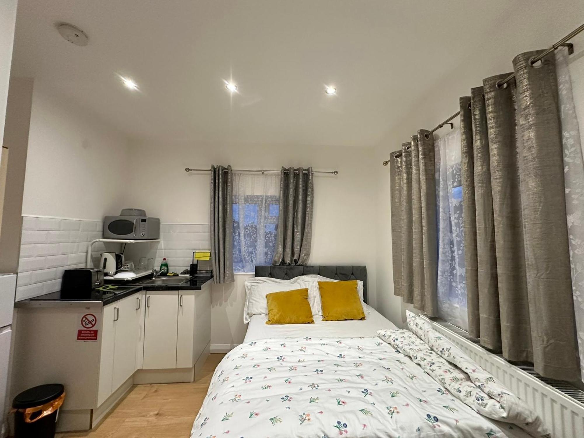 Luxury Ensuite 2Nd Studio Flat With Great Views In Keedonwood Road With Fully Own Bathroom Newly Added And Private Kitchenette Μπρόμλεϊ Εξωτερικό φωτογραφία