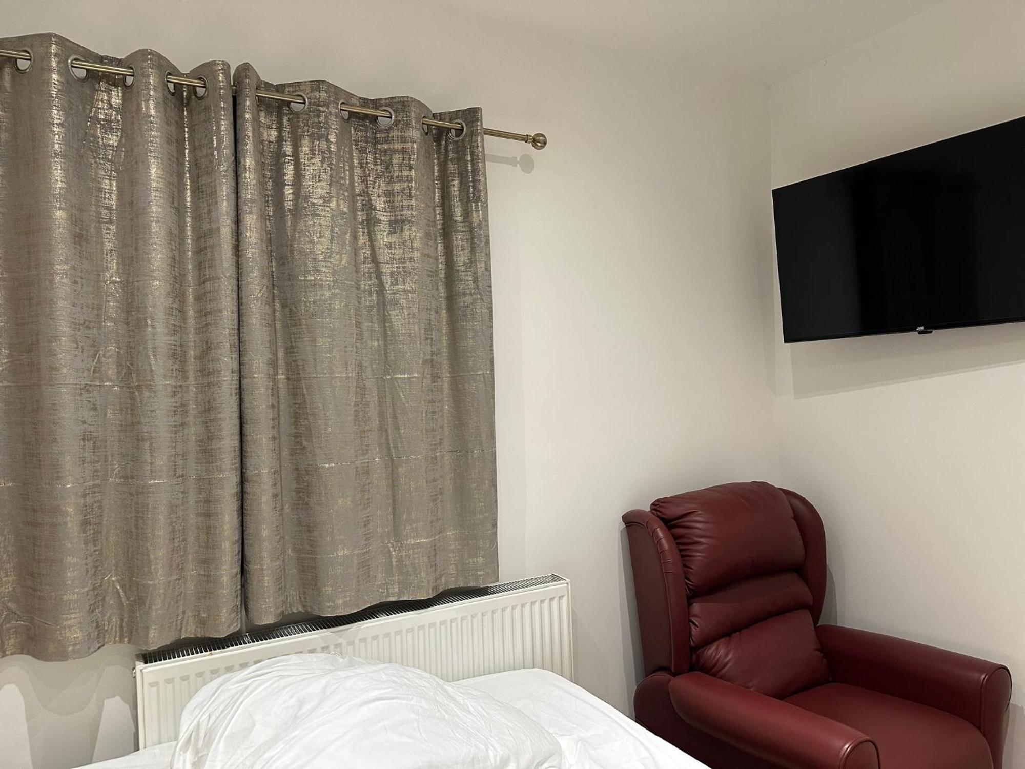 Luxury Ensuite 2Nd Studio Flat With Great Views In Keedonwood Road With Fully Own Bathroom Newly Added And Private Kitchenette Μπρόμλεϊ Εξωτερικό φωτογραφία