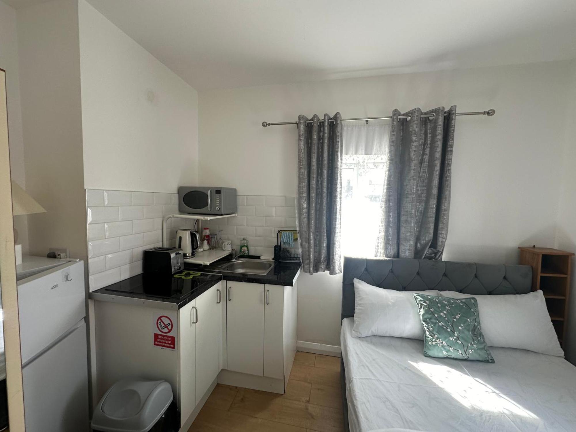 Luxury Ensuite 2Nd Studio Flat With Great Views In Keedonwood Road With Fully Own Bathroom Newly Added And Private Kitchenette Μπρόμλεϊ Εξωτερικό φωτογραφία