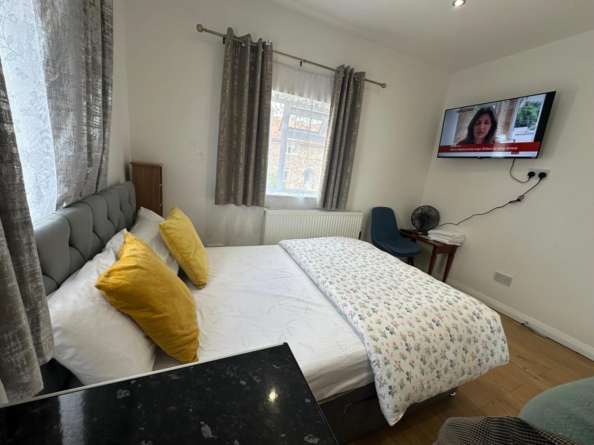 Luxury Ensuite 2Nd Studio Flat With Great Views In Keedonwood Road With Fully Own Bathroom Newly Added And Private Kitchenette Μπρόμλεϊ Εξωτερικό φωτογραφία