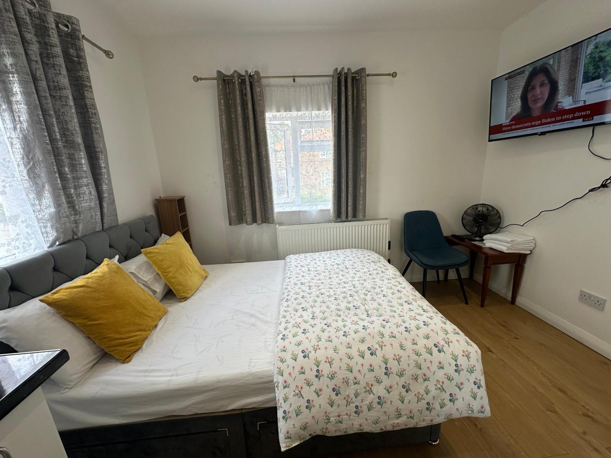 Luxury Ensuite 2Nd Studio Flat With Great Views In Keedonwood Road With Fully Own Bathroom Newly Added And Private Kitchenette Μπρόμλεϊ Εξωτερικό φωτογραφία