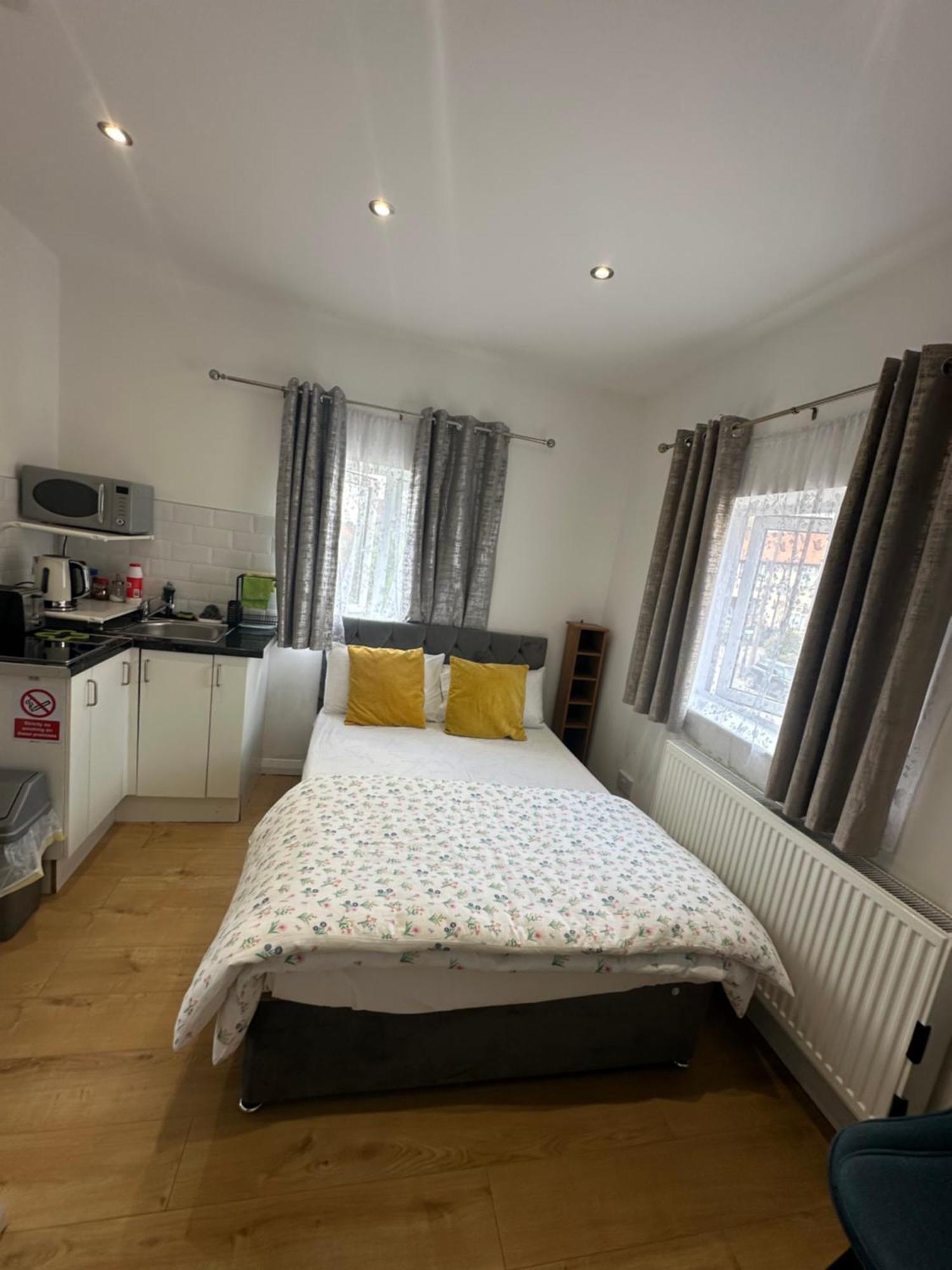 Luxury Ensuite 2Nd Studio Flat With Great Views In Keedonwood Road With Fully Own Bathroom Newly Added And Private Kitchenette Μπρόμλεϊ Εξωτερικό φωτογραφία